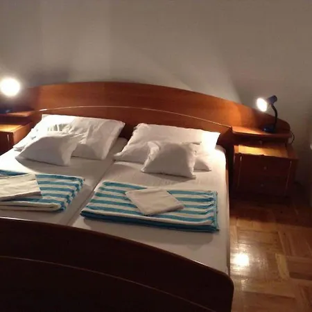 With A Parking Space Novigrad - 12572 Novigrad (Dalmatia)